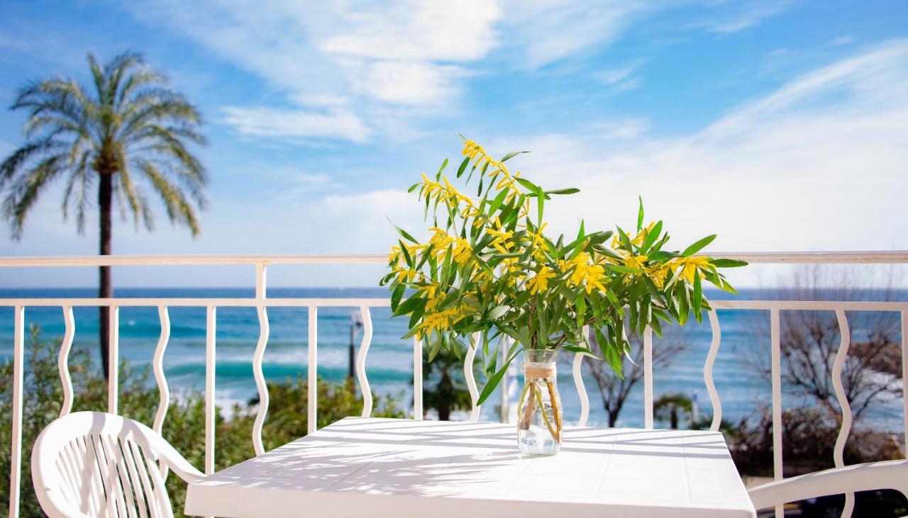 Hotel Et Appartements Reine D'Azur Рокбрюн-Кап-Мартен Екстер'єр фото