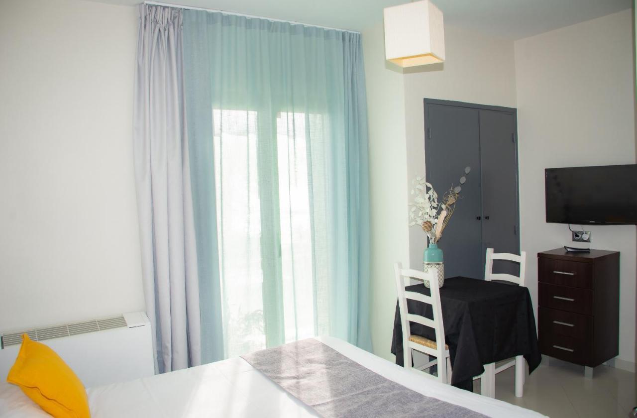 Hotel Et Appartements Reine D'Azur Рокбрюн-Кап-Мартен Екстер'єр фото