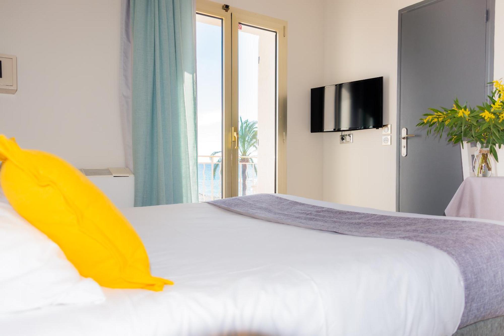 Hotel Et Appartements Reine D'Azur Рокбрюн-Кап-Мартен Екстер'єр фото
