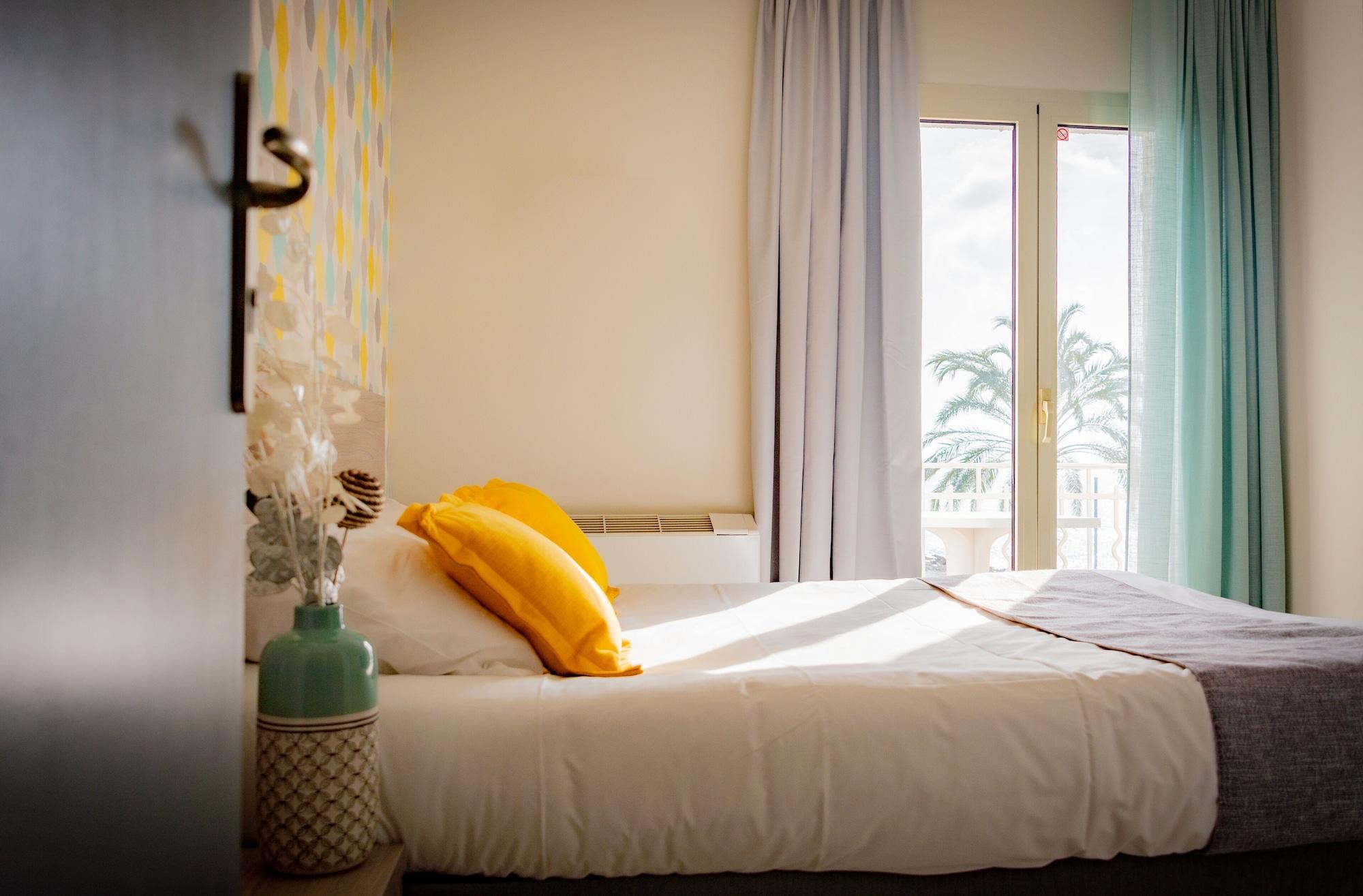 Hotel Et Appartements Reine D'Azur Рокбрюн-Кап-Мартен Екстер'єр фото