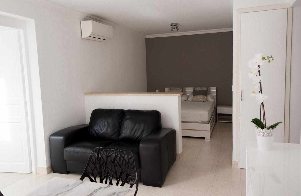 Hotel Et Appartements Reine D'Azur Рокбрюн-Кап-Мартен Екстер'єр фото
