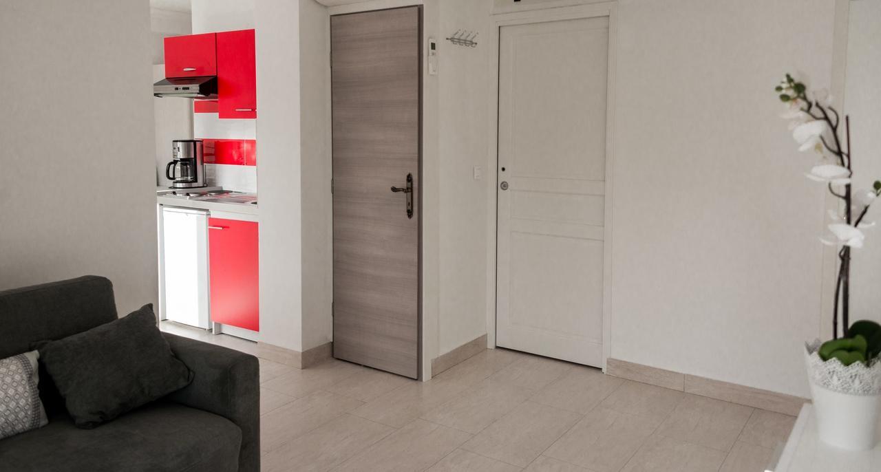 Hotel Et Appartements Reine D'Azur Рокбрюн-Кап-Мартен Екстер'єр фото