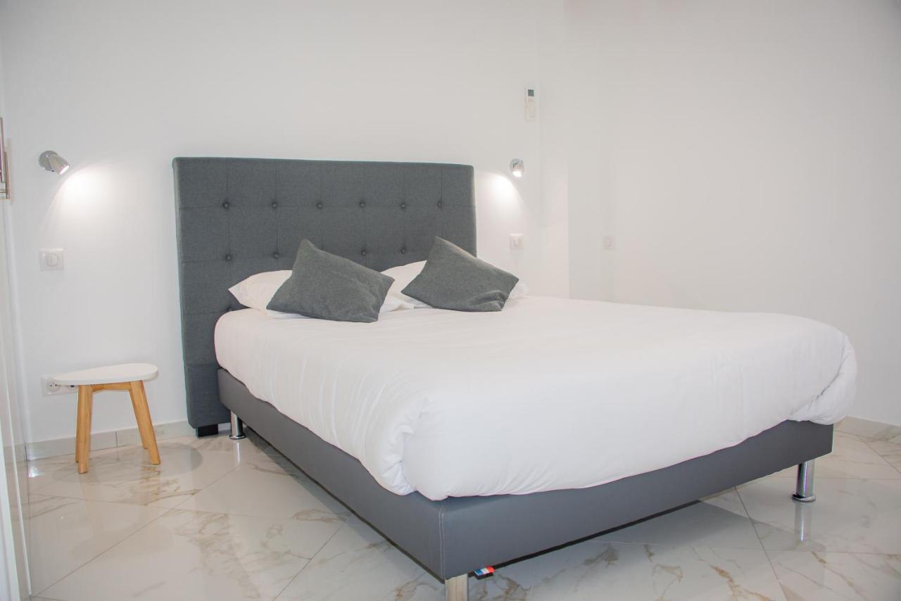 Hotel Et Appartements Reine D'Azur Рокбрюн-Кап-Мартен Екстер'єр фото